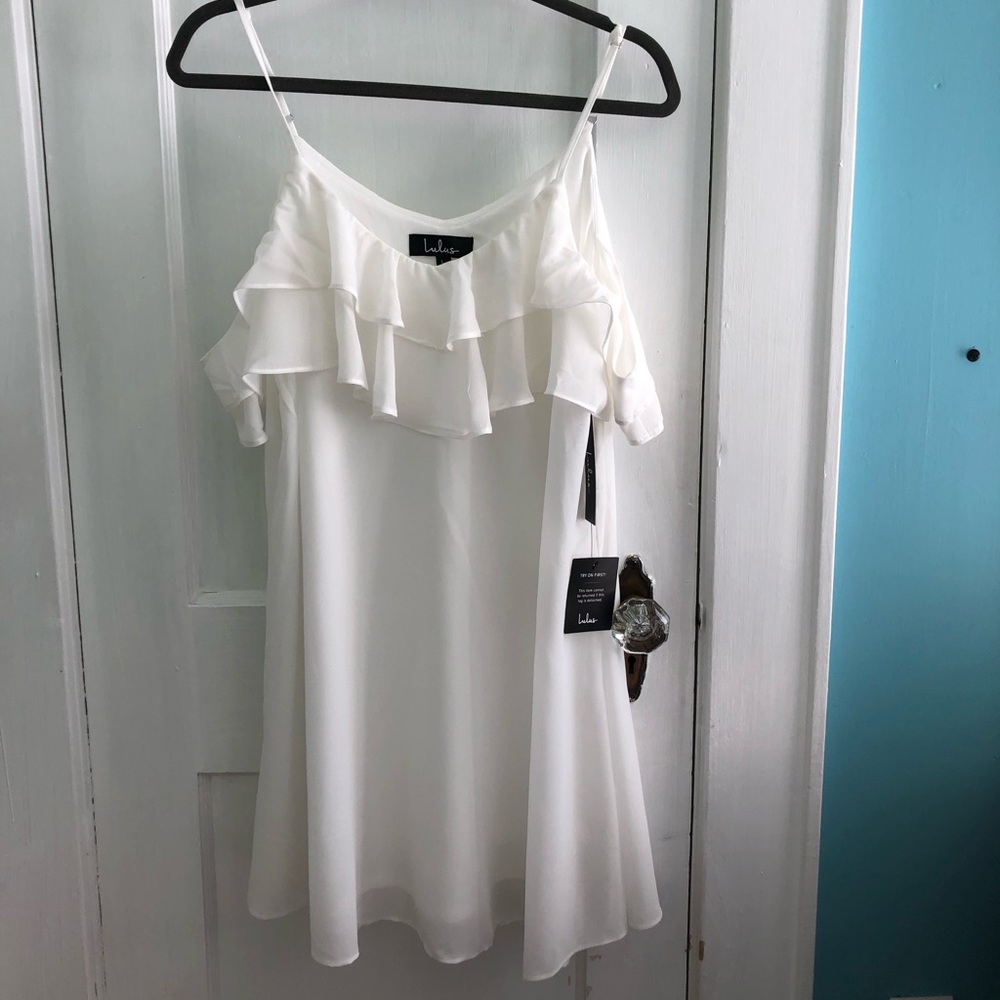 Lulus white cold shoulder dress size- large NWT